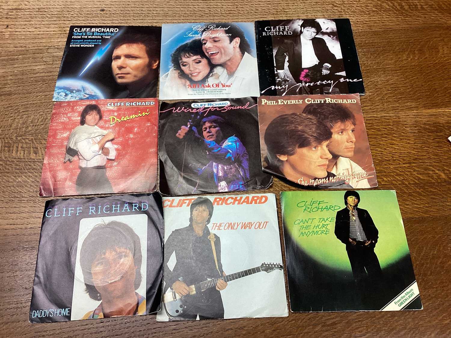 Box of single records including Capitols, Impressions, Isley Brothers, Bob Dylan, Crystals, Beatles,