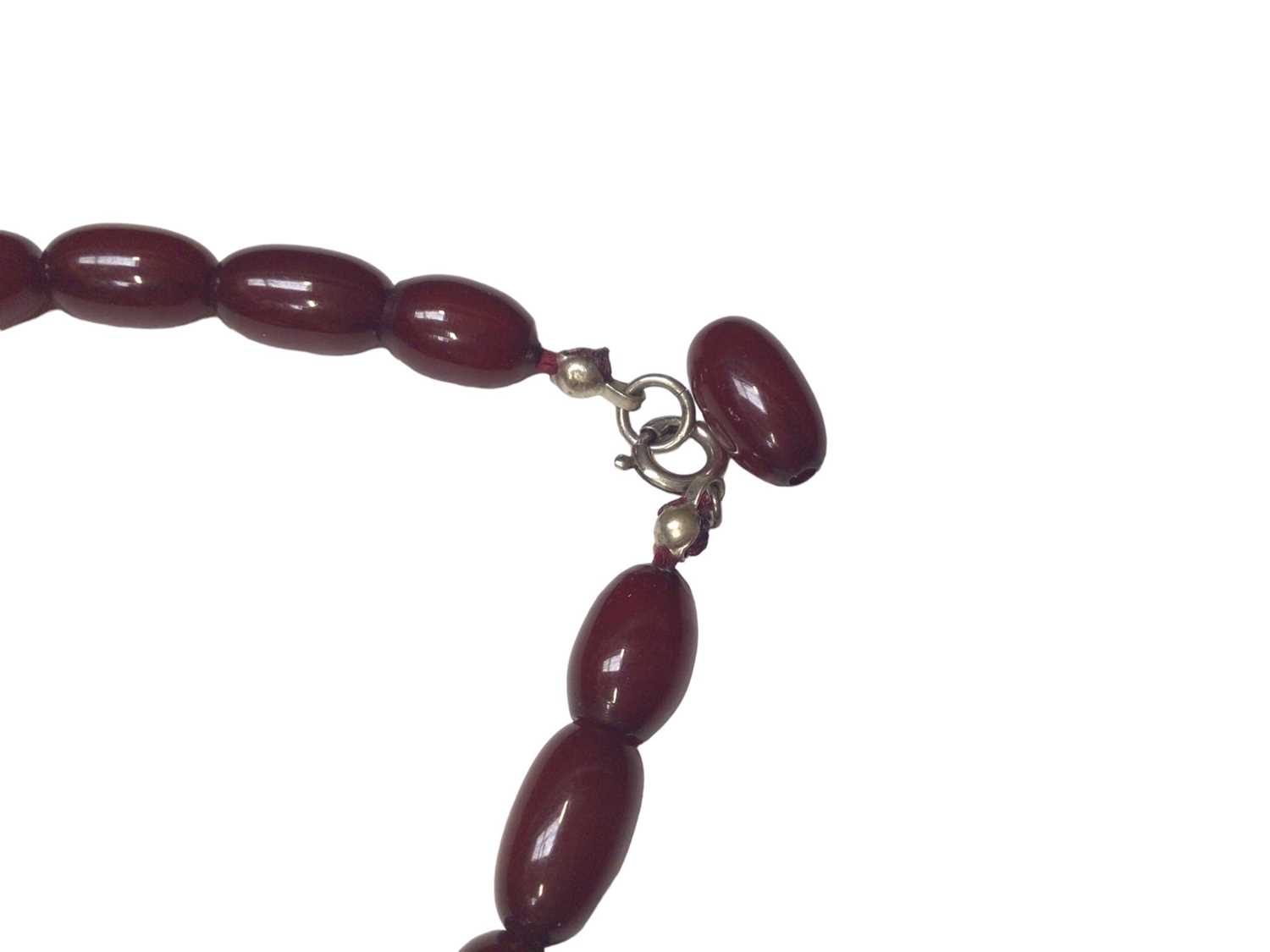 Simulated cherry amber graduated oval bead necklace - Image 3 of 7