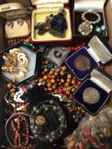 Group of vintage costume jewellery and bijouterie