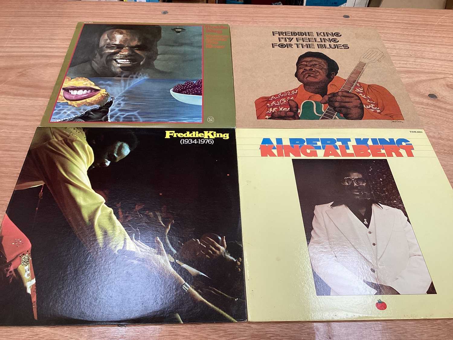 Box of mixed vinyl records including original early pressings of Jack Elliot (including autograph an - Image 3 of 10