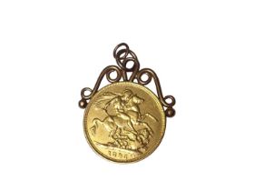 Victorian gold sovereign, 1895, on a yellow metal pendant mount