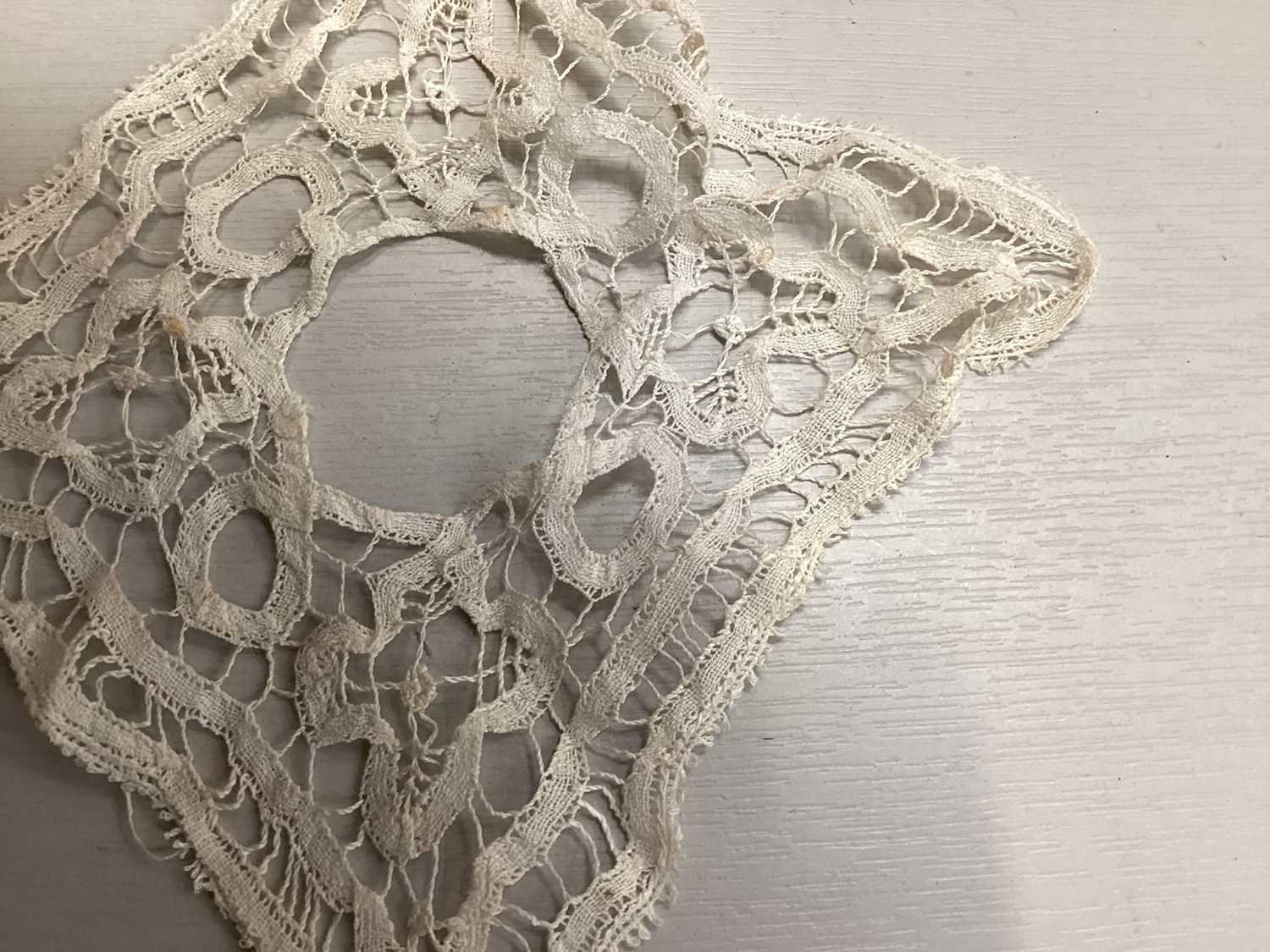 Antique and later handmade lace collars including Brussels, Carrickmacross, - Image 6 of 16