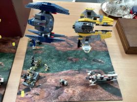 Lego Star Wars Diorama with two space vehicles (open) (1)