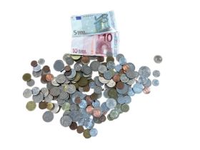 World - Mixed Kiloware to include Euro banknotes to the value of €15 & coinage (Qty)