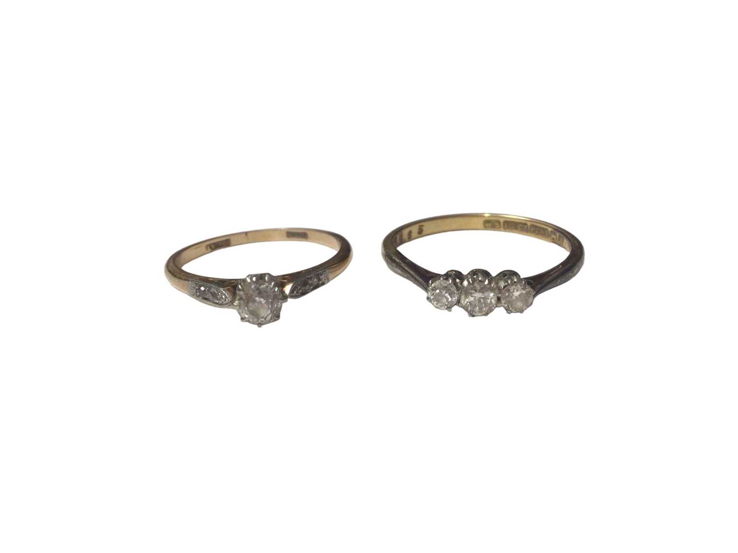 18ct gold diamond single stone ring with diamond set shoulders in platinum setting and an 18ct gold