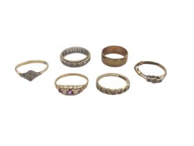 18ct gold diamond ring in platinum setting, 9ct gold wedding ring and four 9ct gold gem set rings (6