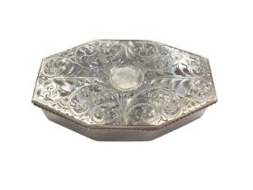 Victorian-style silver snuff box