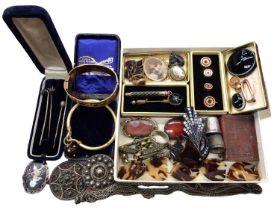 Group of antique and later jewellery including stick pins, cameo brooch, pair of gilt metal cufflink