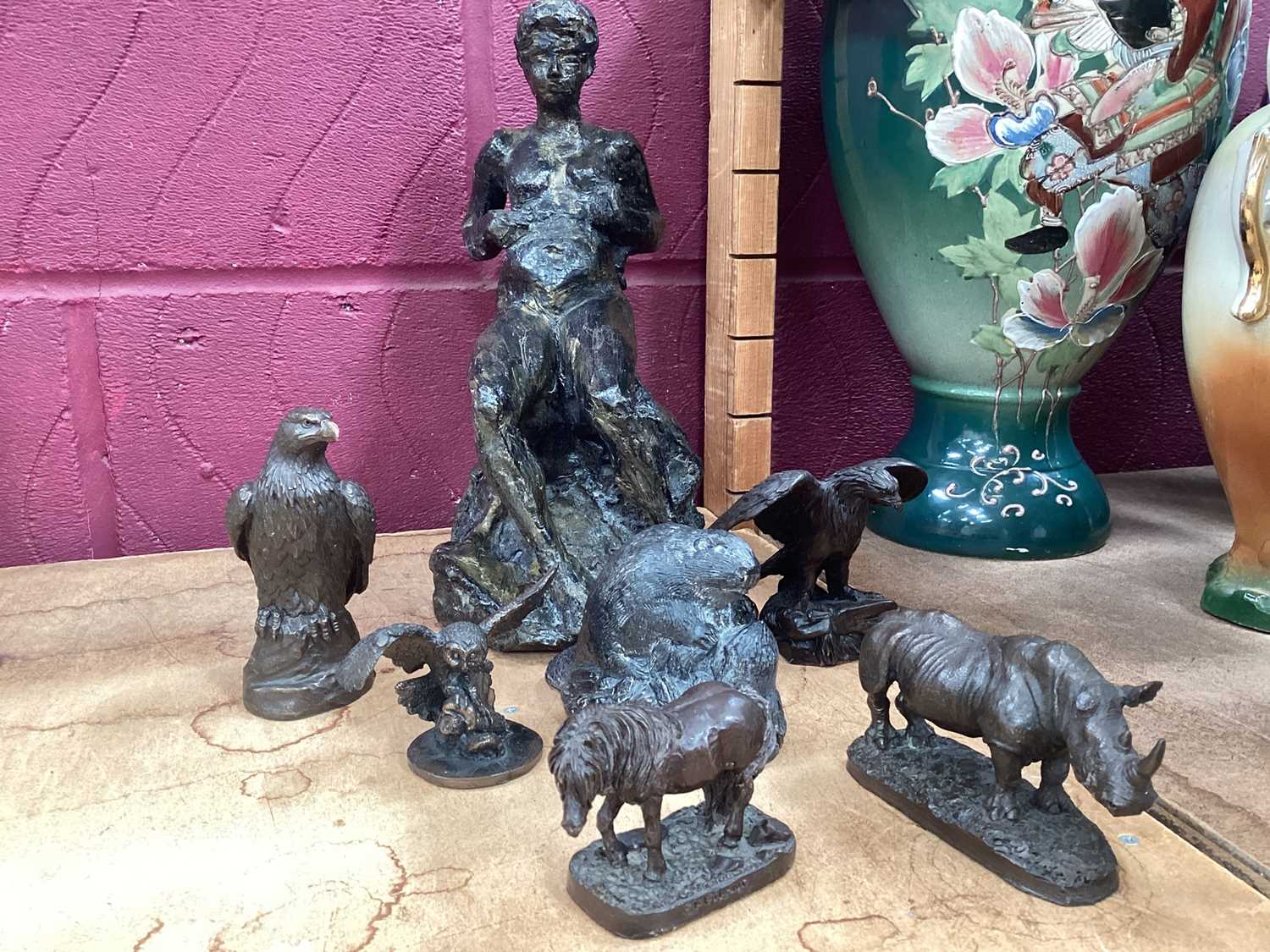 Bronze sculpture Sealions, signed Peter Dykes, plus other resin animals - Image 3 of 3