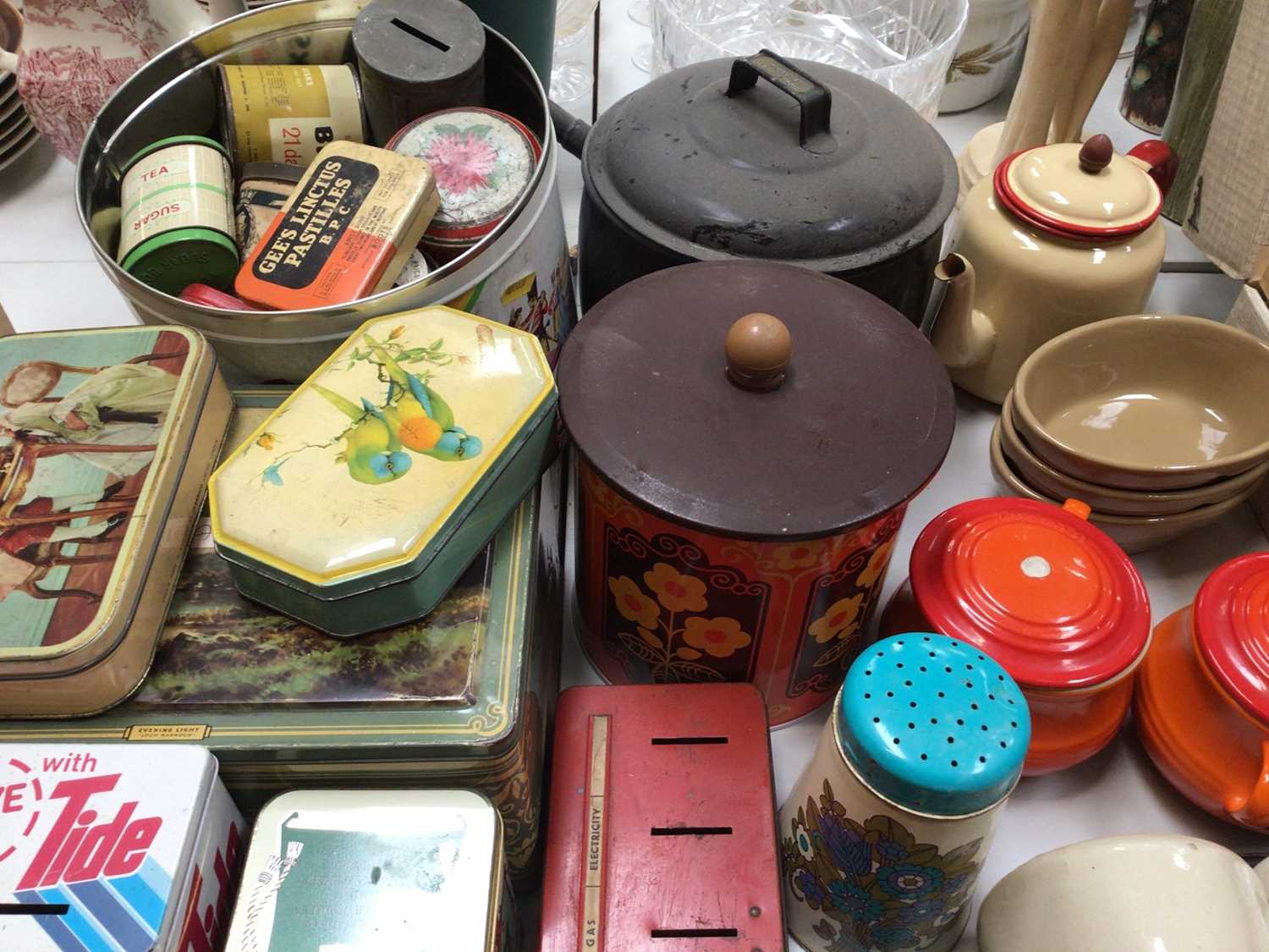 Collection of vintage tins and kitchenalia - Image 2 of 5