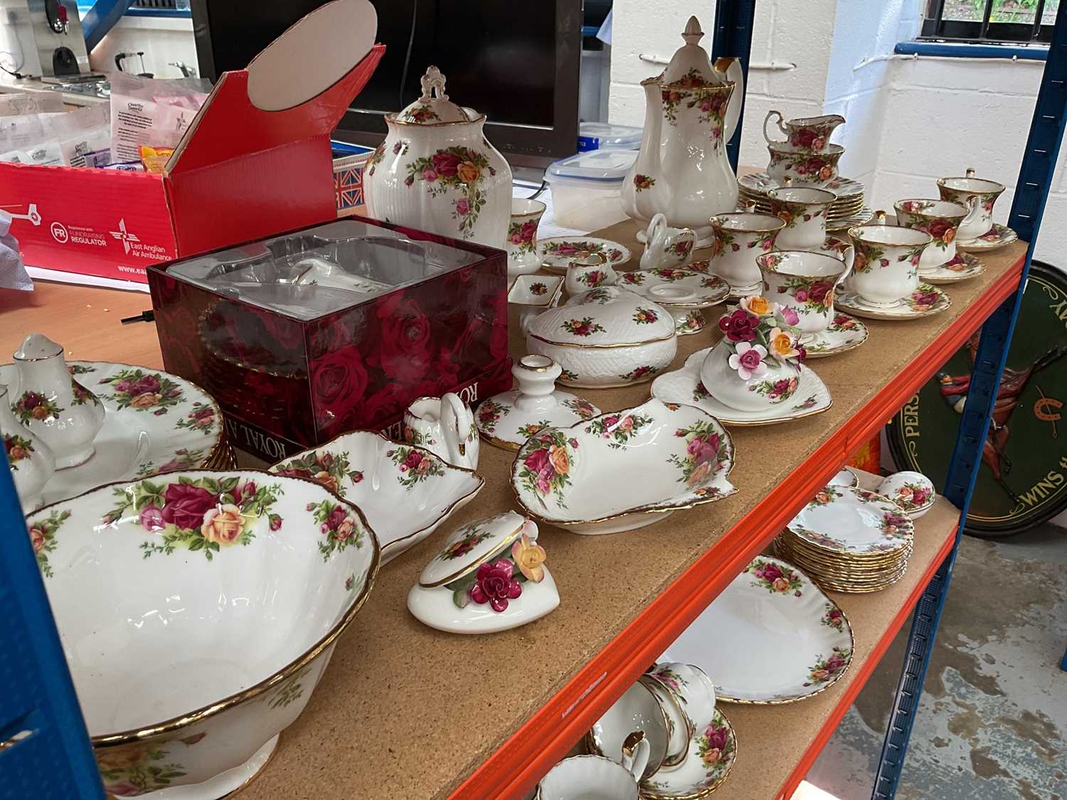 Quantity of Royal Albert Old Country Roses tea and dinner ware - Image 2 of 3