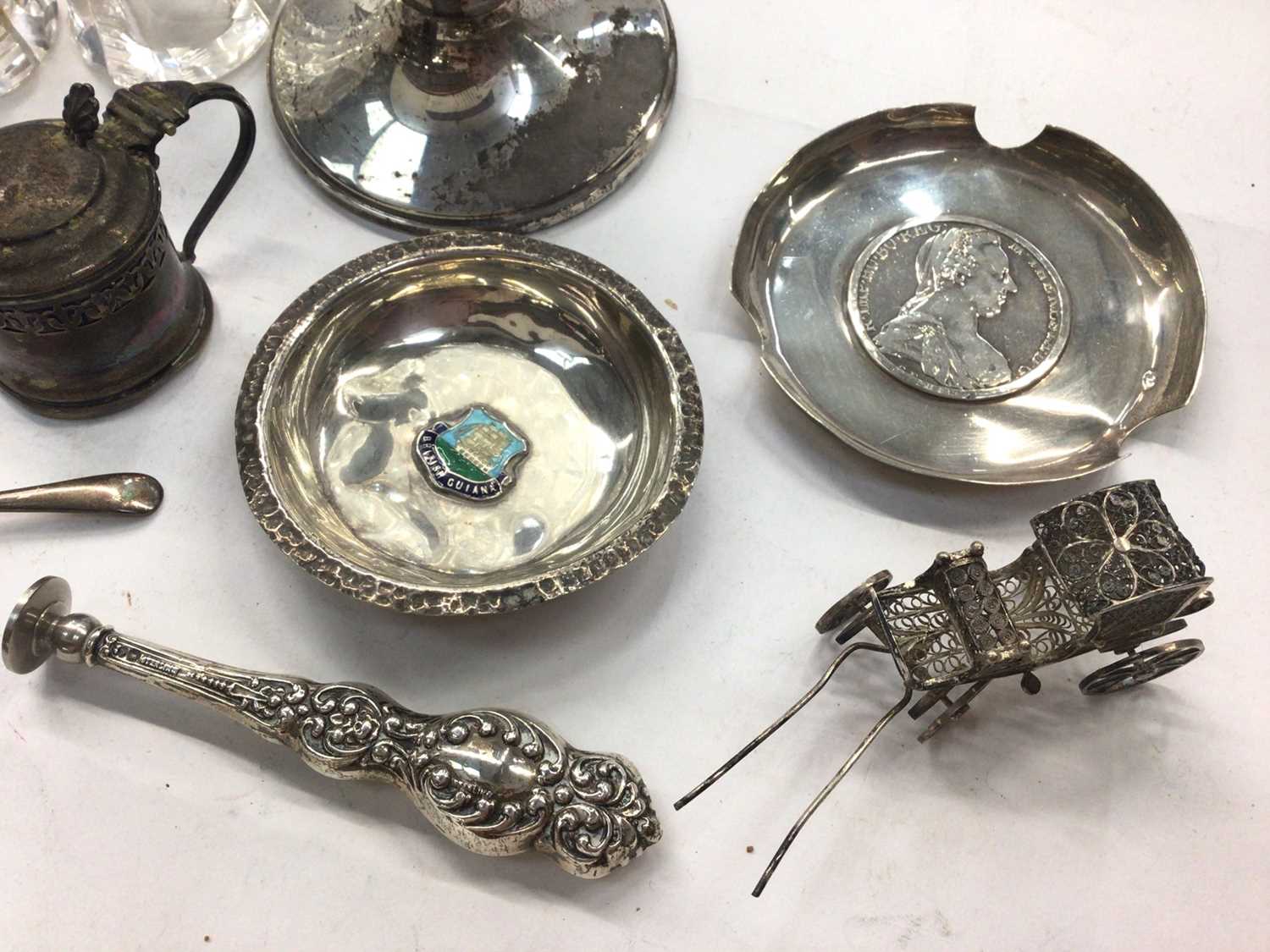 Two silver pin dishes, silver mustard pot, three silver salt spoons, silver handled seal, pair of si - Image 2 of 4