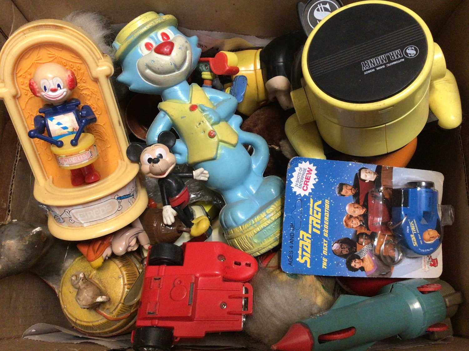 Three boxes of various toys, bears, figures etc including Disney, Looney Tunes, Snoopy, Pinocchio pu - Bild 2 aus 6