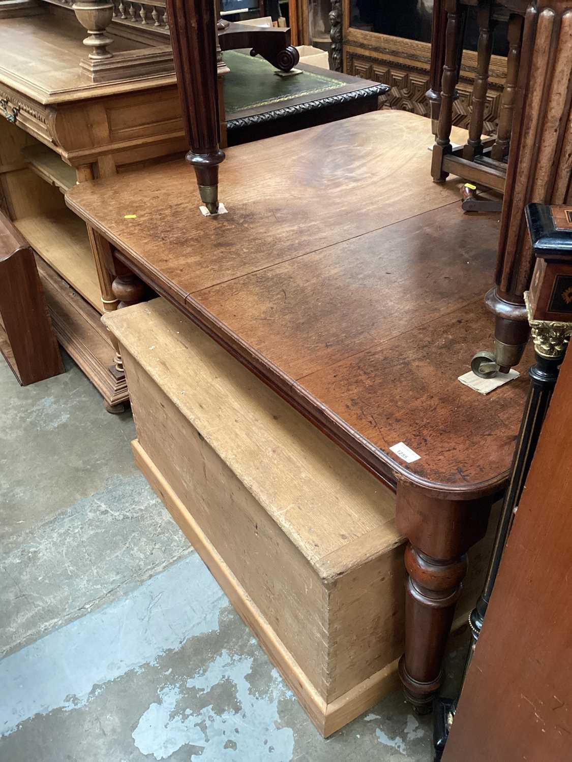 Victorian mahogany wind out extending dining table with two extra leaves on turned legs, 136cm x 110