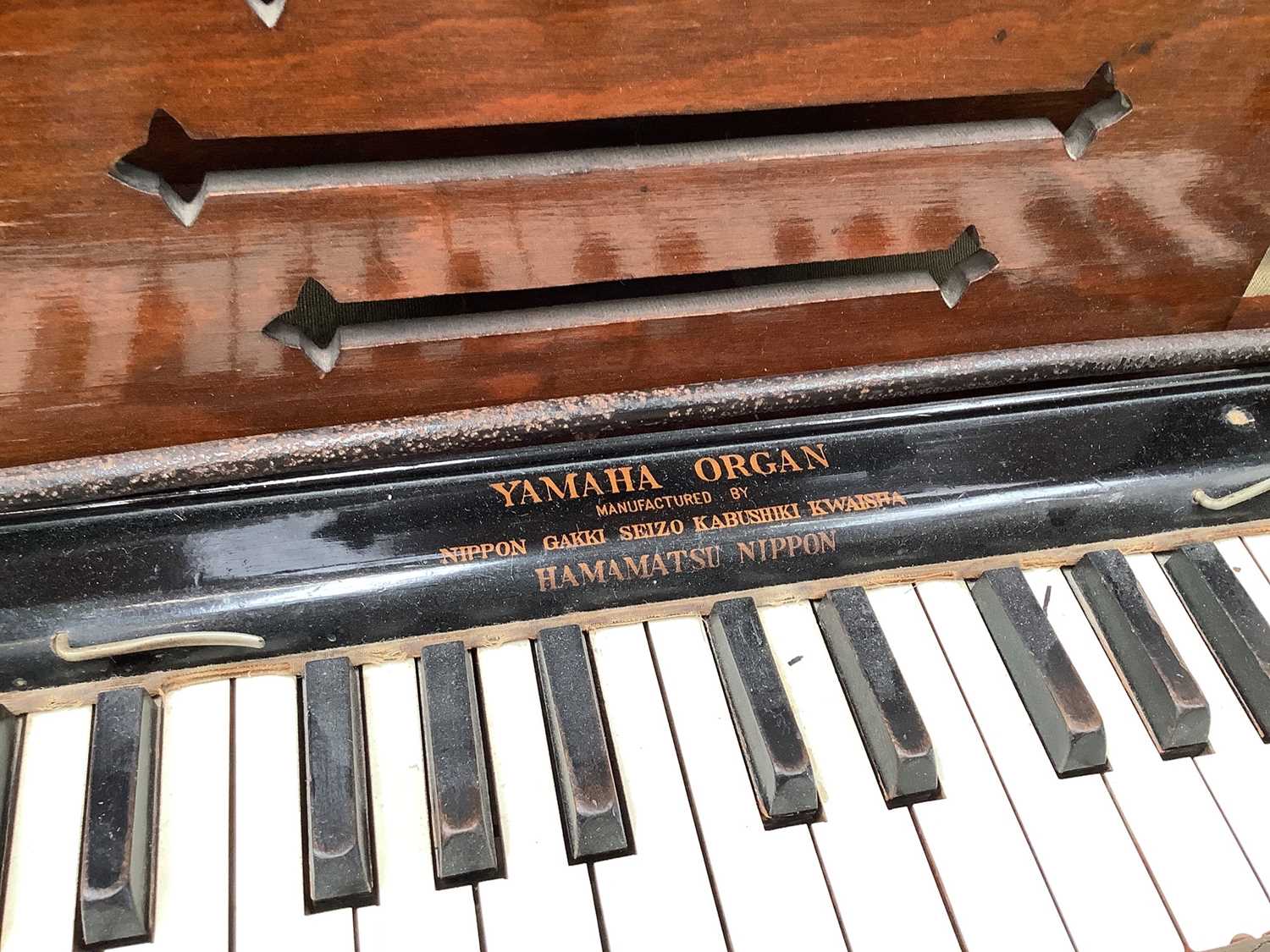 Yamaha folding wooden organ - Image 2 of 2