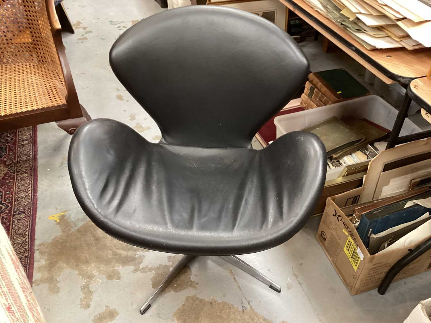 Pair of stylish swivel chairs - Image 2 of 11