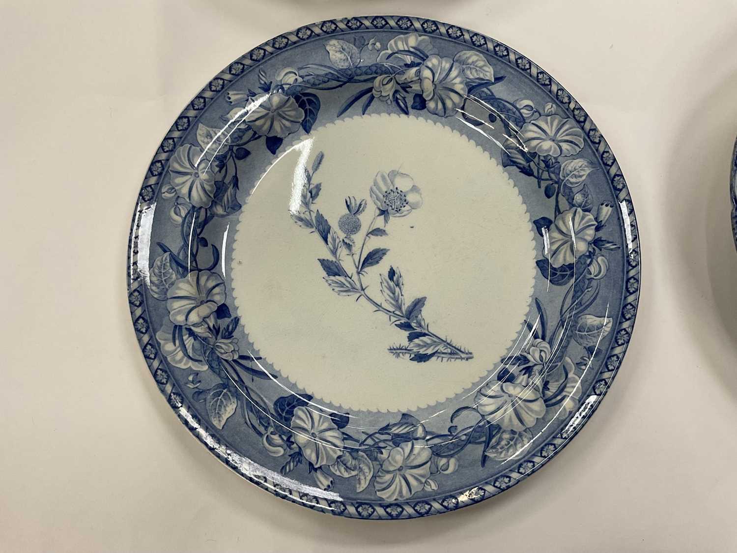 Wedgwood Stone China blue printed waterlily pattern deep plate, and three other blue printed plates - Bild 9 aus 9