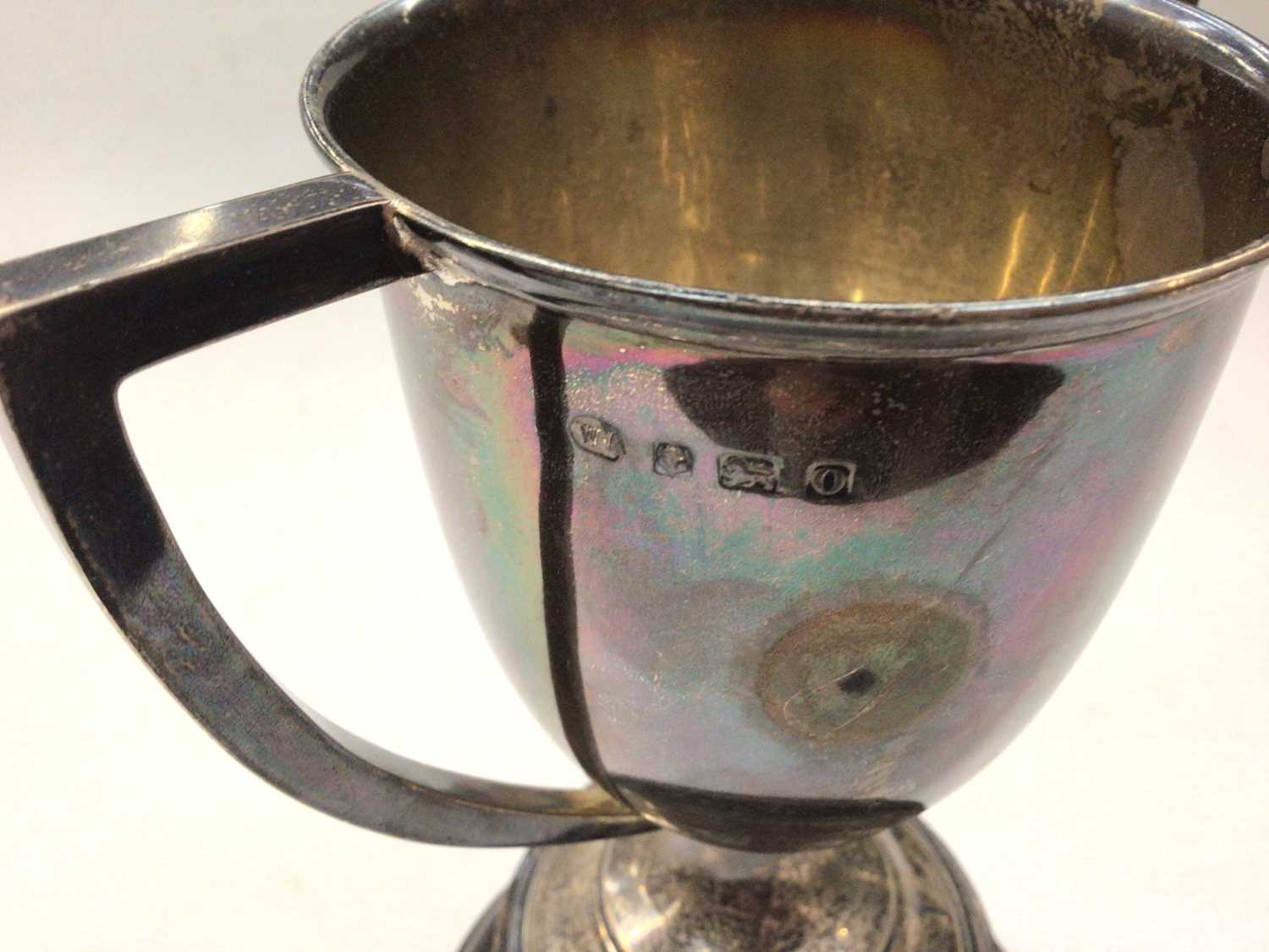 Silver two handled trophy with an presentation engraving for the Maldon Bowling Club 1915, on stand - Image 2 of 2