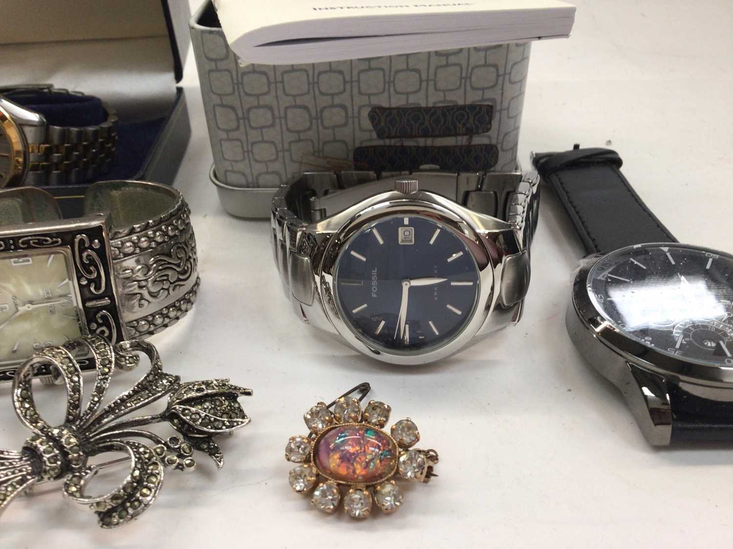 Wristwatches including a boxed Seiko Quartz SQ 50, two Fossil watches and others, together with a sm - Bild 3 aus 4