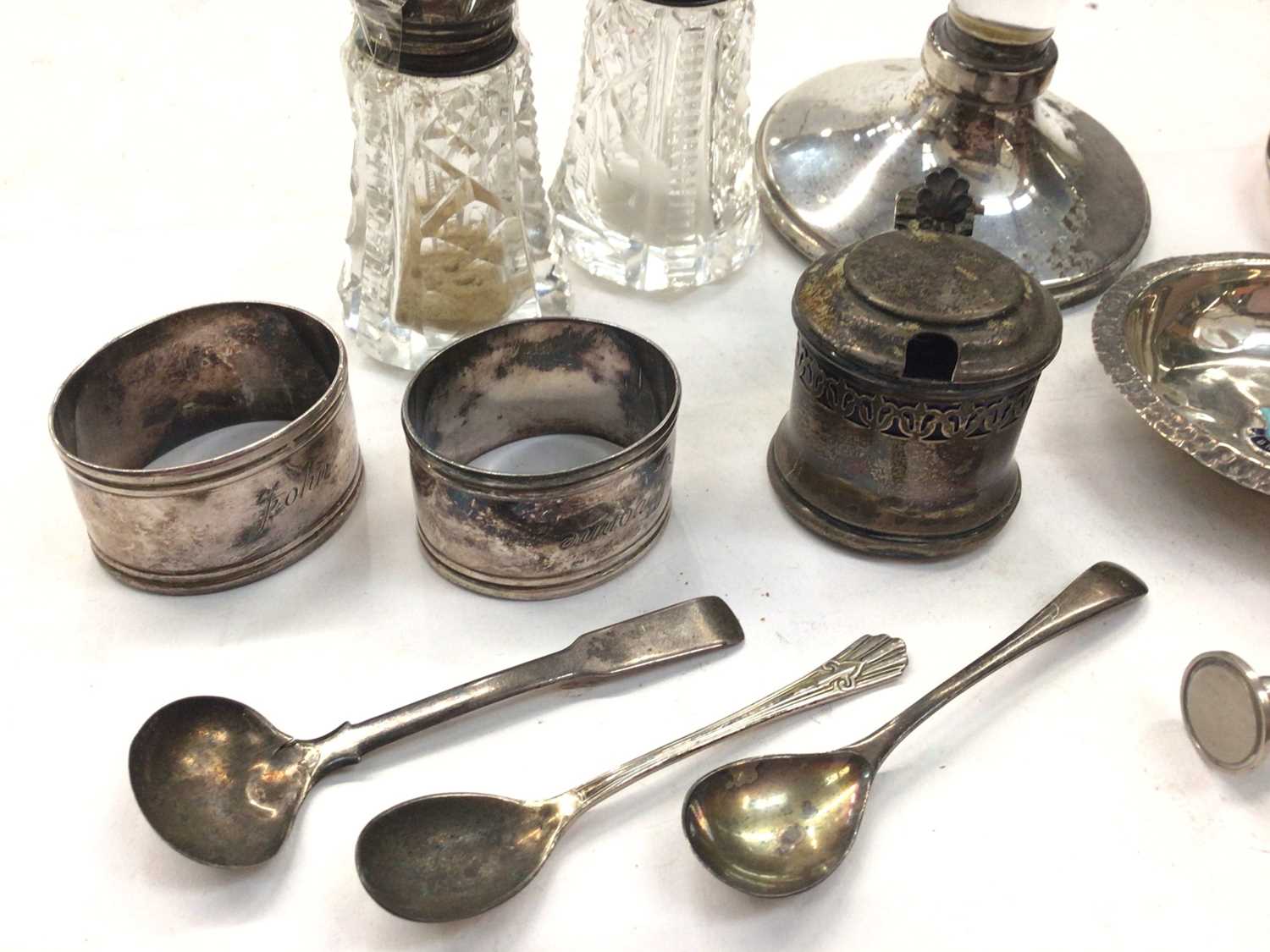 Two silver pin dishes, silver mustard pot, three silver salt spoons, silver handled seal, pair of si - Image 3 of 4