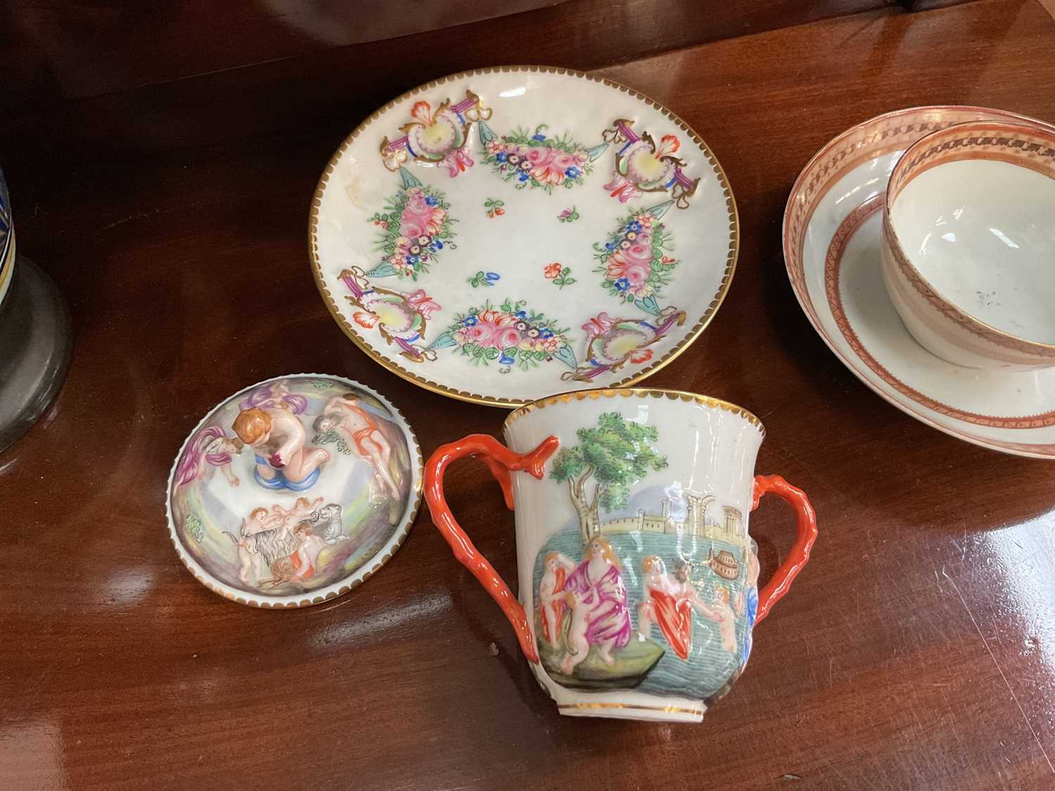 Capodimonte relief decorated chocolate cup and saucer, and a Chinese export tea bowl and saucer with - Bild 3 aus 8