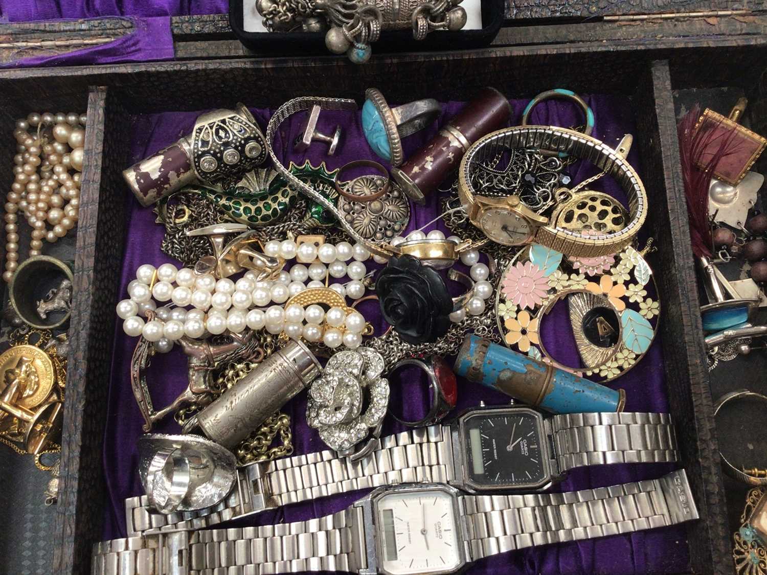 Jewellery box containing vintage and later costume jewellery, African white metal necklace, pendants - Image 2 of 5