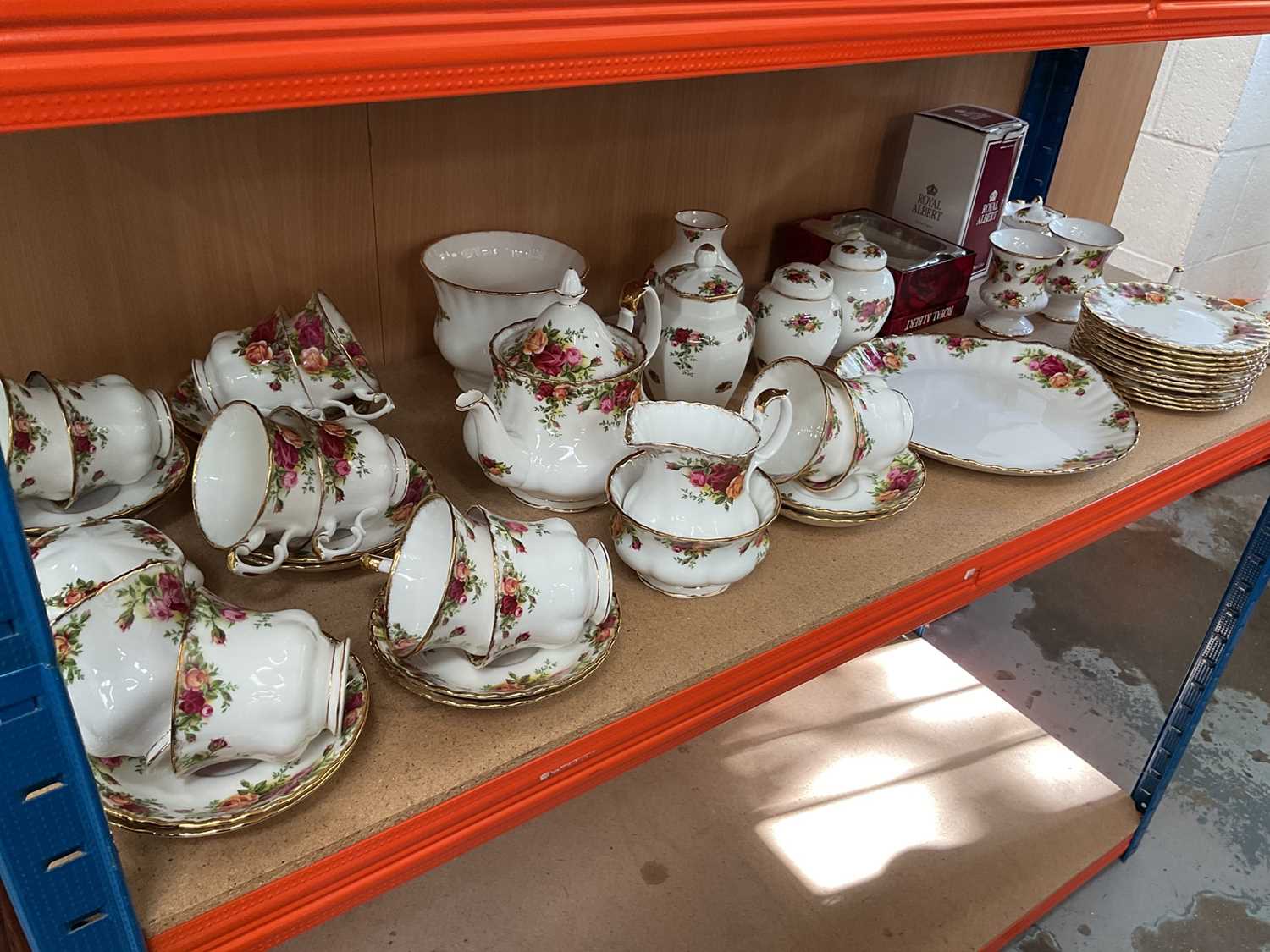 Quantity of Royal Albert Old Country Roses tea and dinner ware - Image 3 of 3