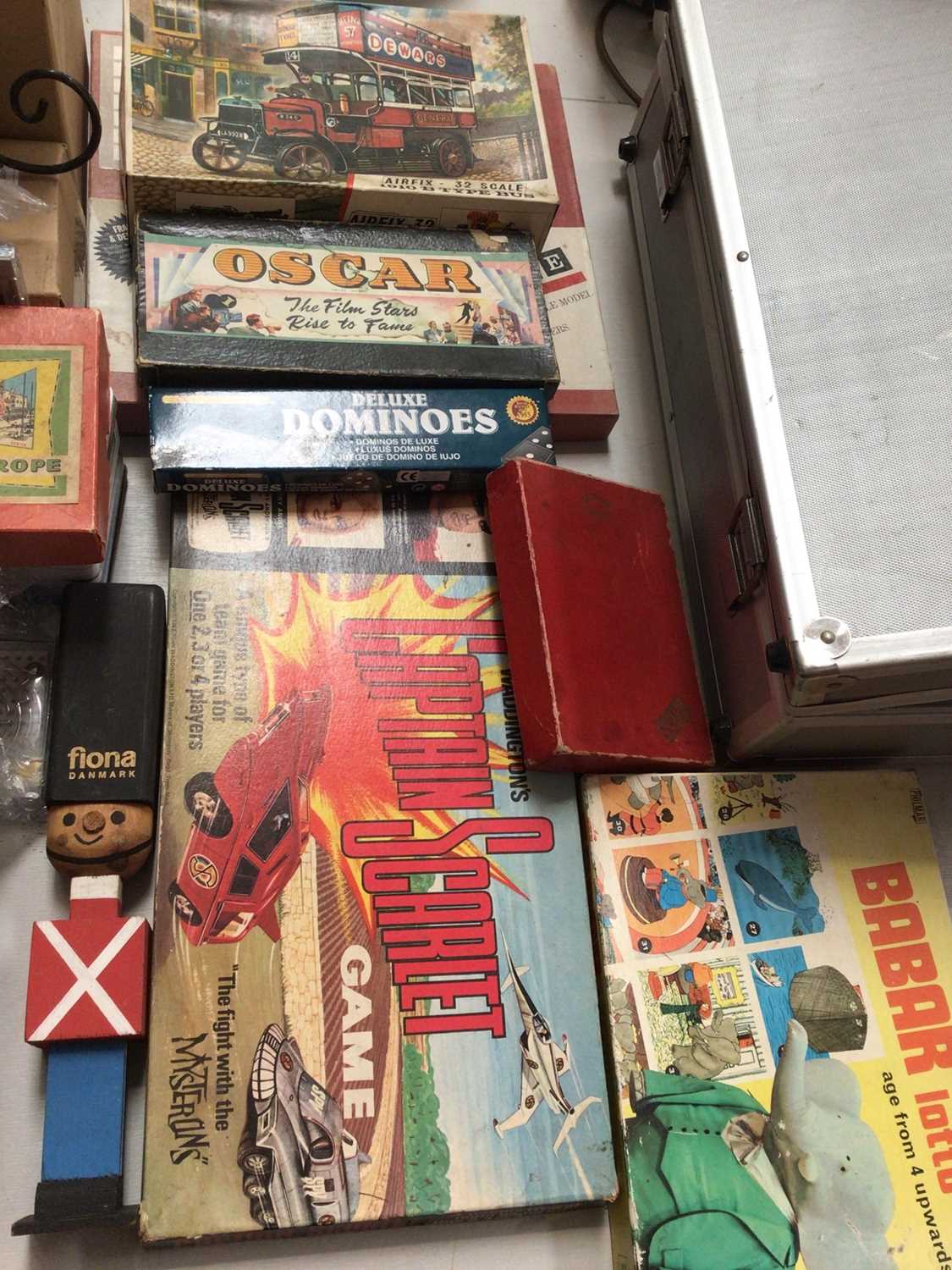 Group of vintage boxed games, two Maisto model planes and other items - Image 3 of 3