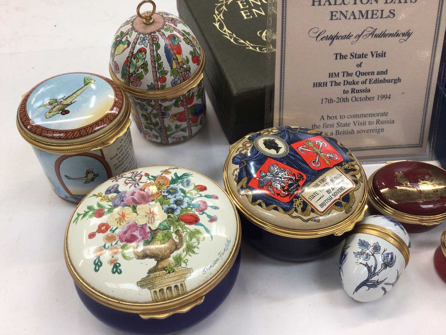 Group of Halcyon Days and other enamel boxes - Image 2 of 4