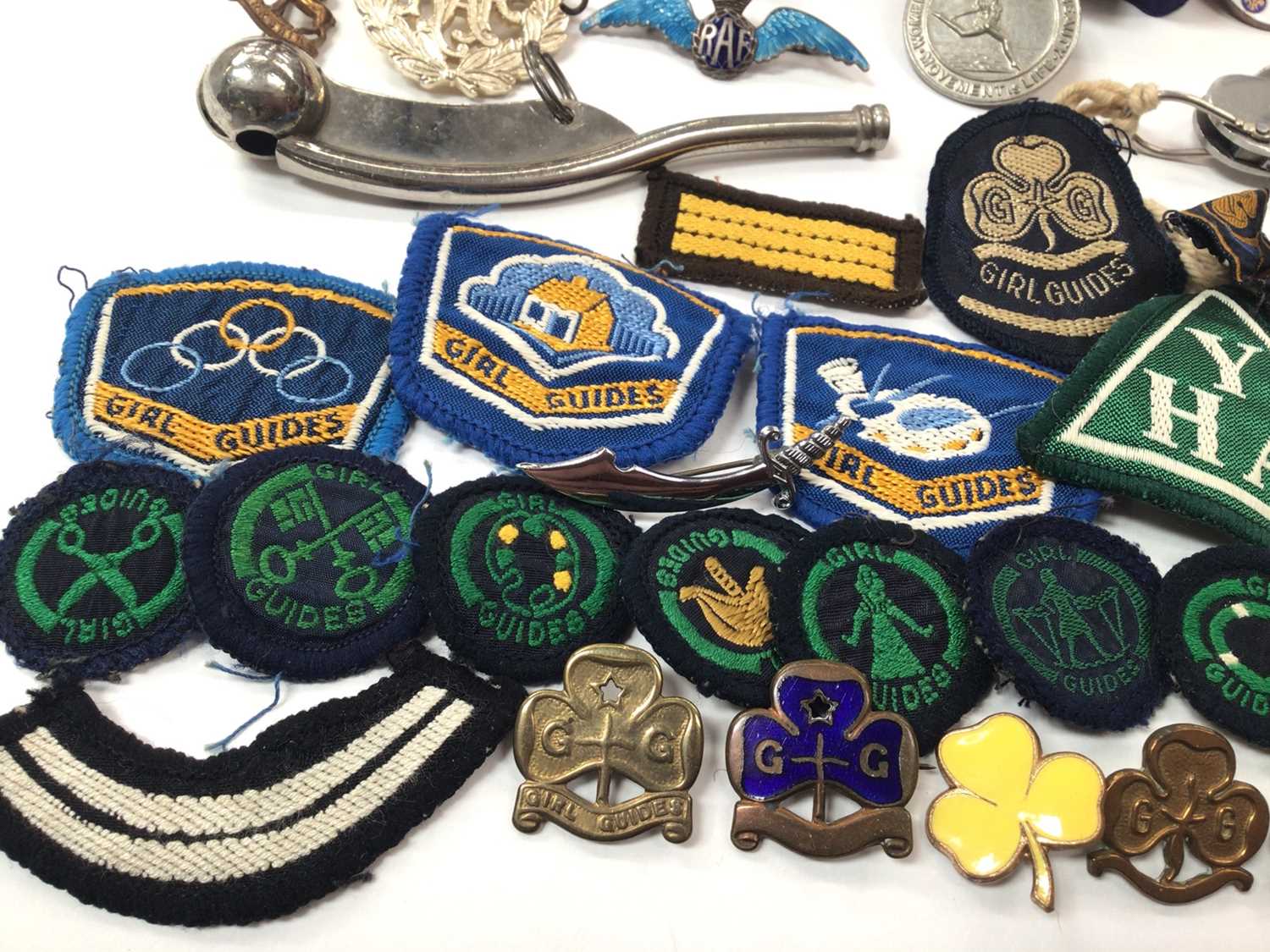 Collection of mostly Girl Guides cloth badges, enamelled pins, penknife etc, RAF silver and enamel s - Image 2 of 6