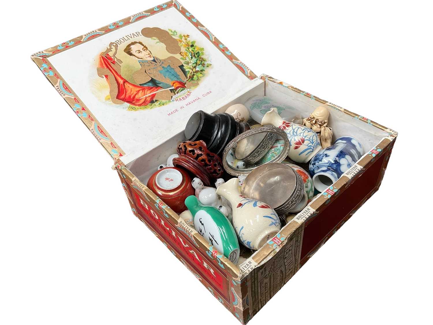 Cigar box of miniature Chinese and Japanese items including vases, snuff bottles