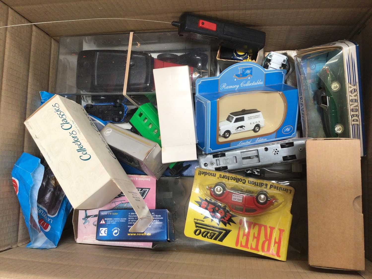 Three boxes of various toy cars and vehicles - Image 2 of 4