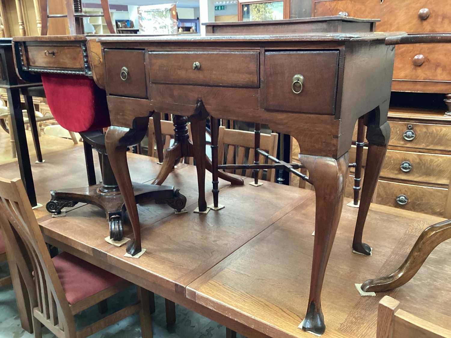 Georgian oak lowboy with three drawers on cabriole legs, 76cm wide, 50cm deep, 71.5cm high