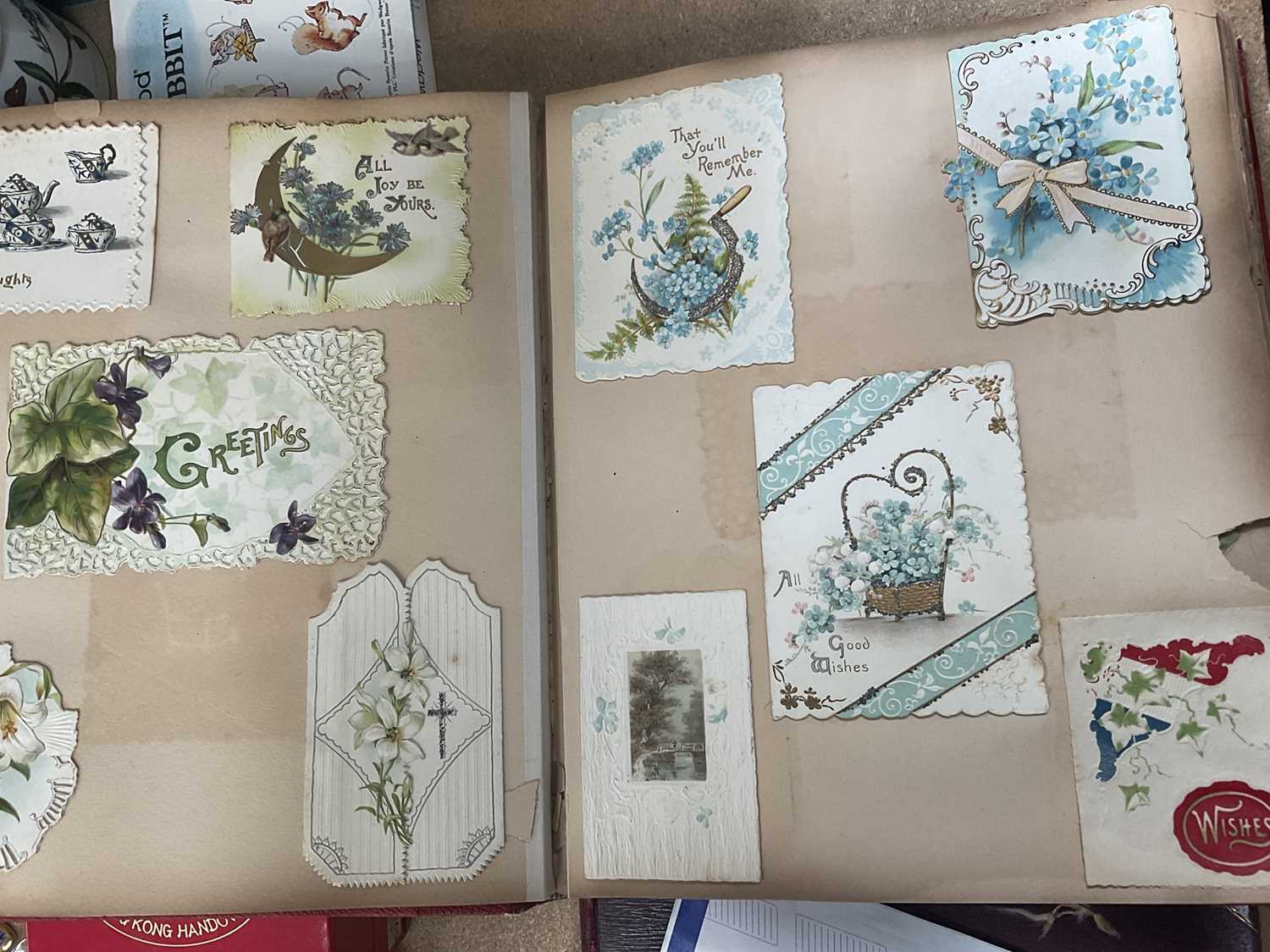 Victorian scrap album containing a collection of Victorian and Edwardian Christmas cards and greetin - Bild 4 aus 7