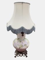 Decorative early 20th century Continental porcelain and metal lamp with shade