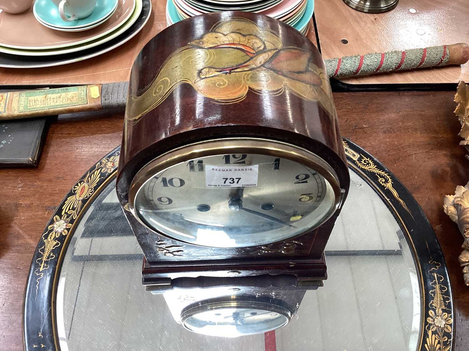 1930s mantel clock with striking movement in chinoiserie decorated case together with a matching cir - Image 2 of 4