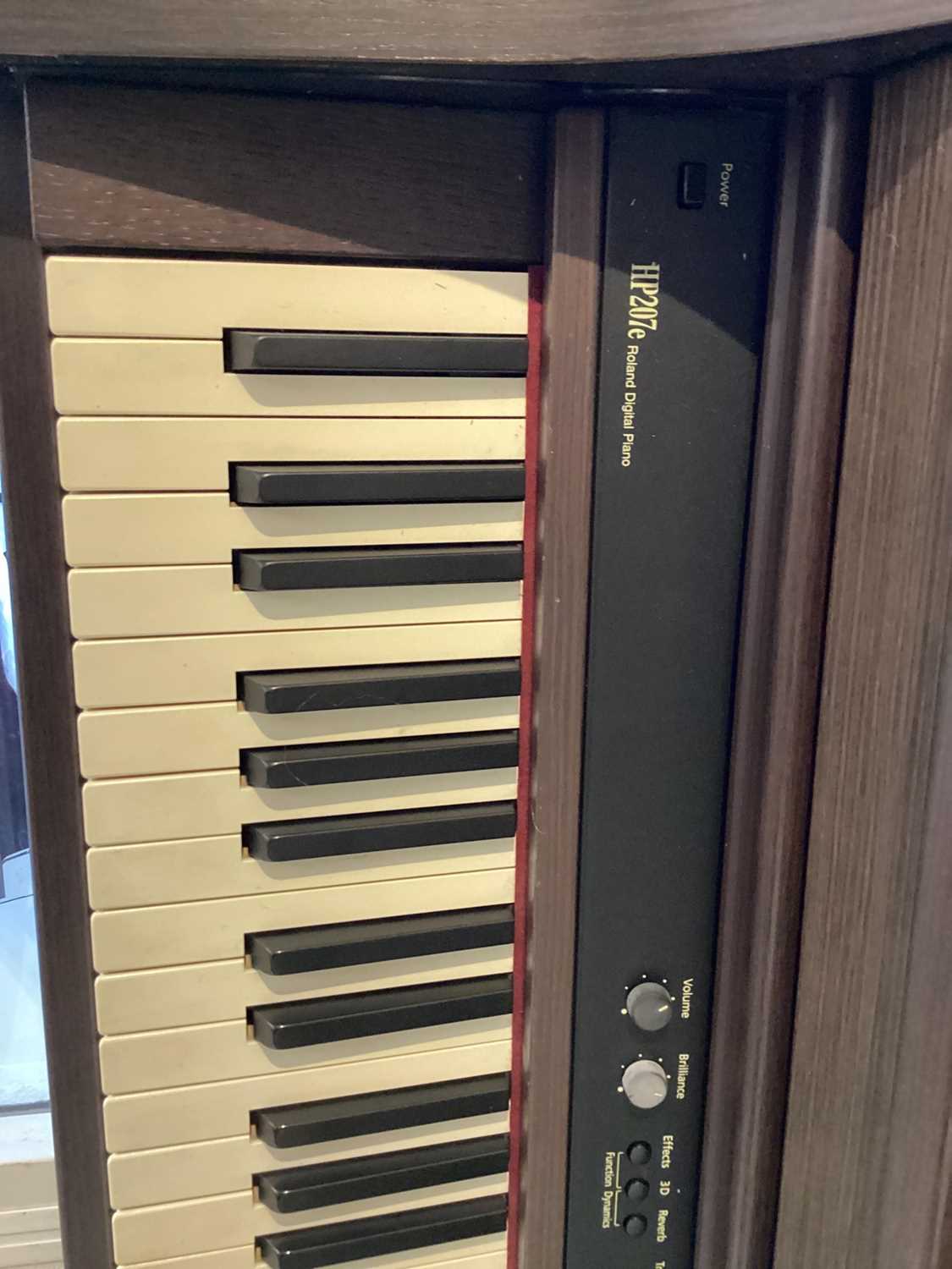 Roland HP207e digital piano - Image 3 of 4