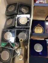 Group of commemorative coins, Metropolitan Police medallion in case and a golf club pen holder