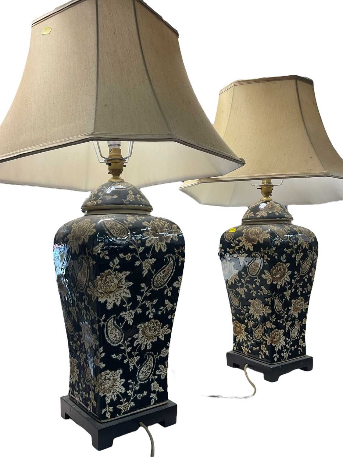 Pair of table lamps with shades - Image 2 of 2