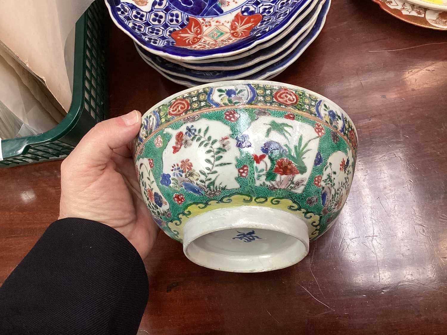 Two 18th century Chinese porcelain bowls - Image 9 of 10