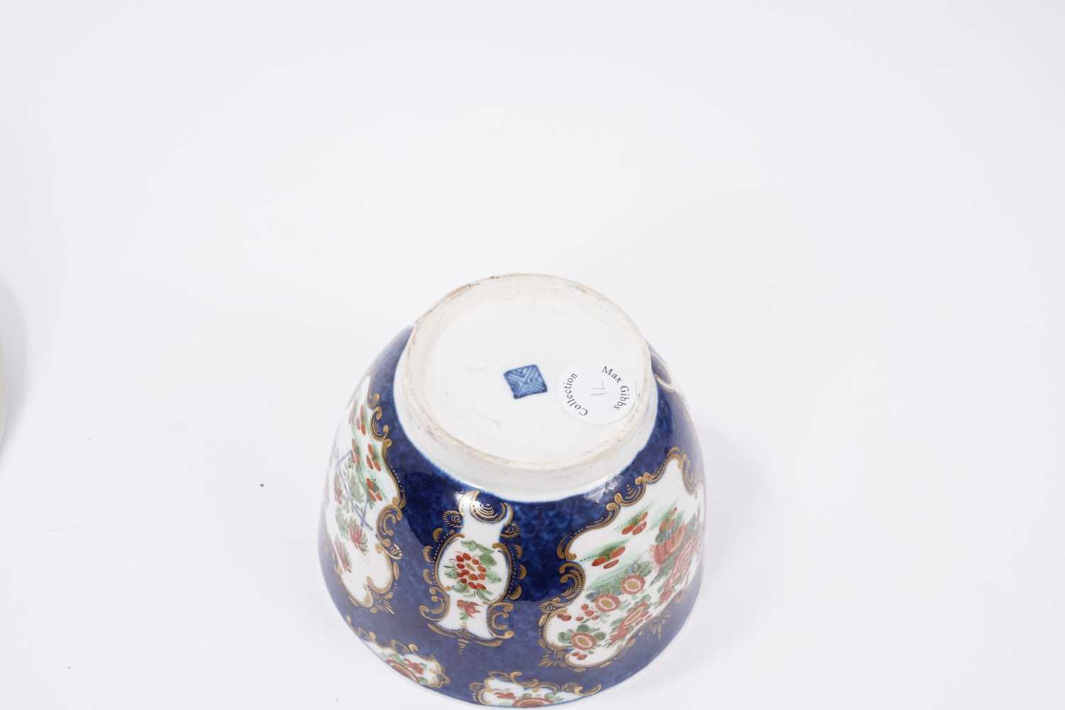 A Worcester blue scale sucrier and cover, decorated in Kakiemon style, circa 1770 - Image 3 of 4