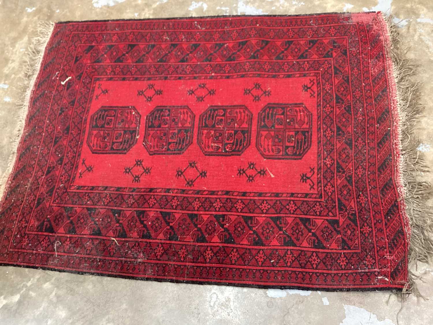 Eastern rug with four central medallions on red ground, 135cm x 102cm - Image 3 of 3