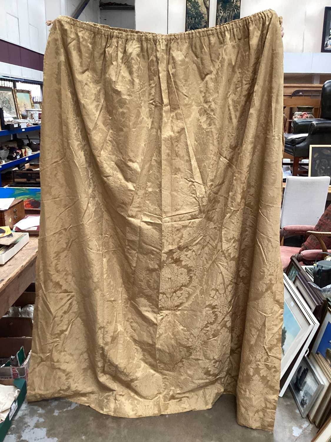 Pair of gold curtains with floral pattern, measuring approximately 120cm pleated top, 200cm drop and - Image 2 of 10