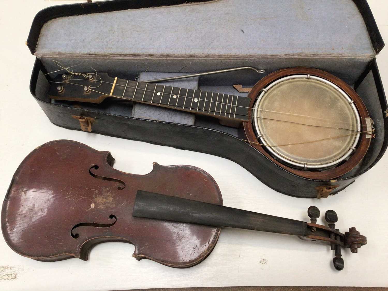 Antique sword, old violin and a ukulele-banjo in case (3) - Image 4 of 5