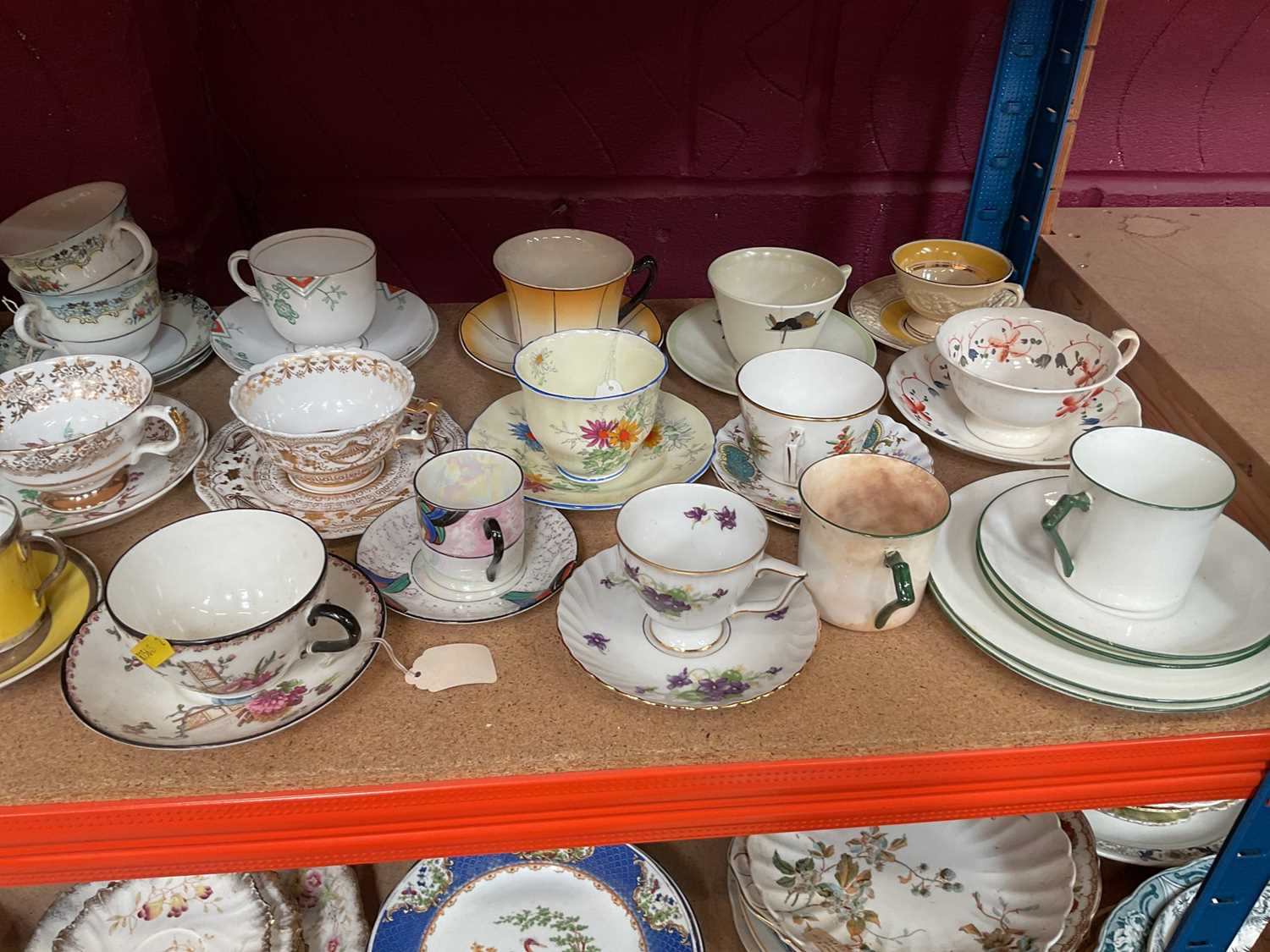 Two shelves of assorted teaware and plates together with various collectors plates - Image 3 of 6