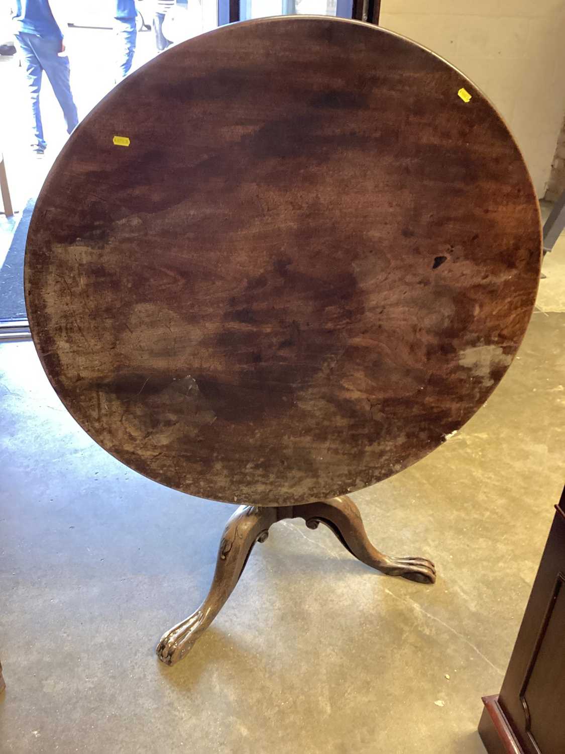 George III and later carved tilt top tripod table - Image 2 of 2