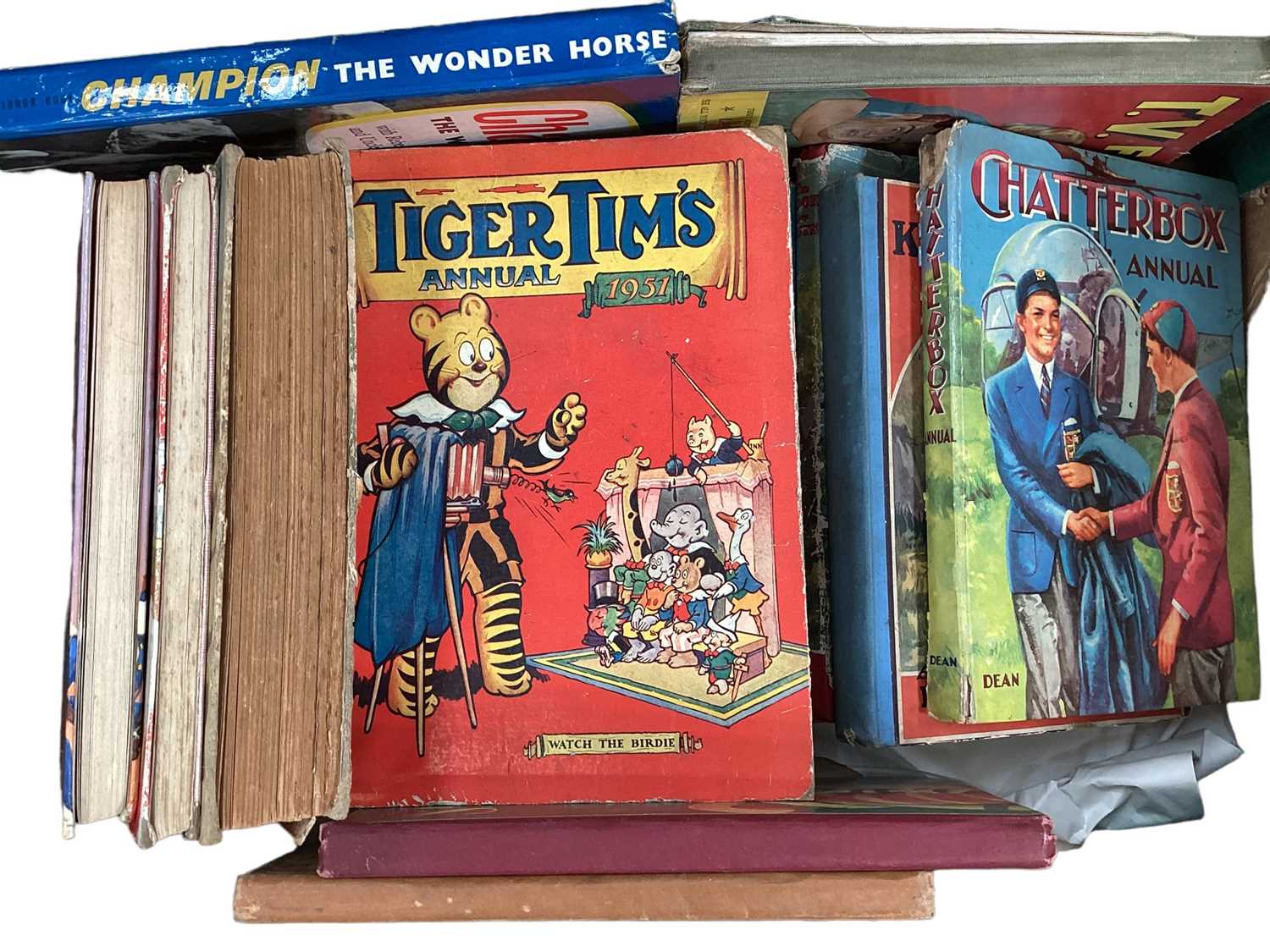 Collection of vintage board games and children's annuals - Image 2 of 3