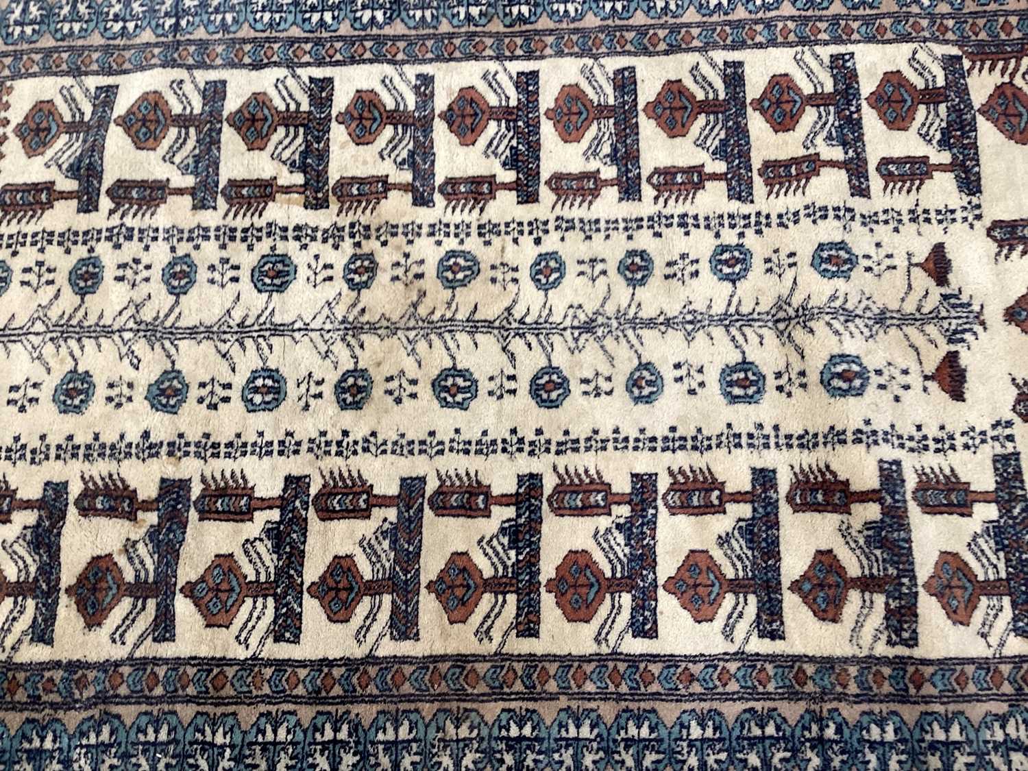 Eastern rug with geometric decoration on blue and cream ground, 148cm x 93cm - Image 2 of 3