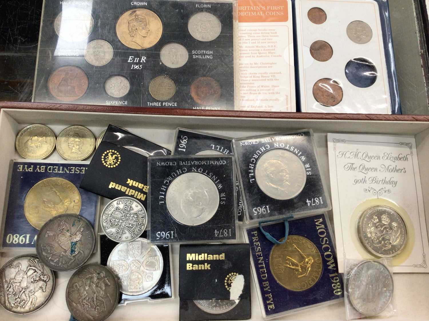 Two jewellery boxes containing costume jewellery, simulated pearls, brooches and various coins - Image 5 of 6