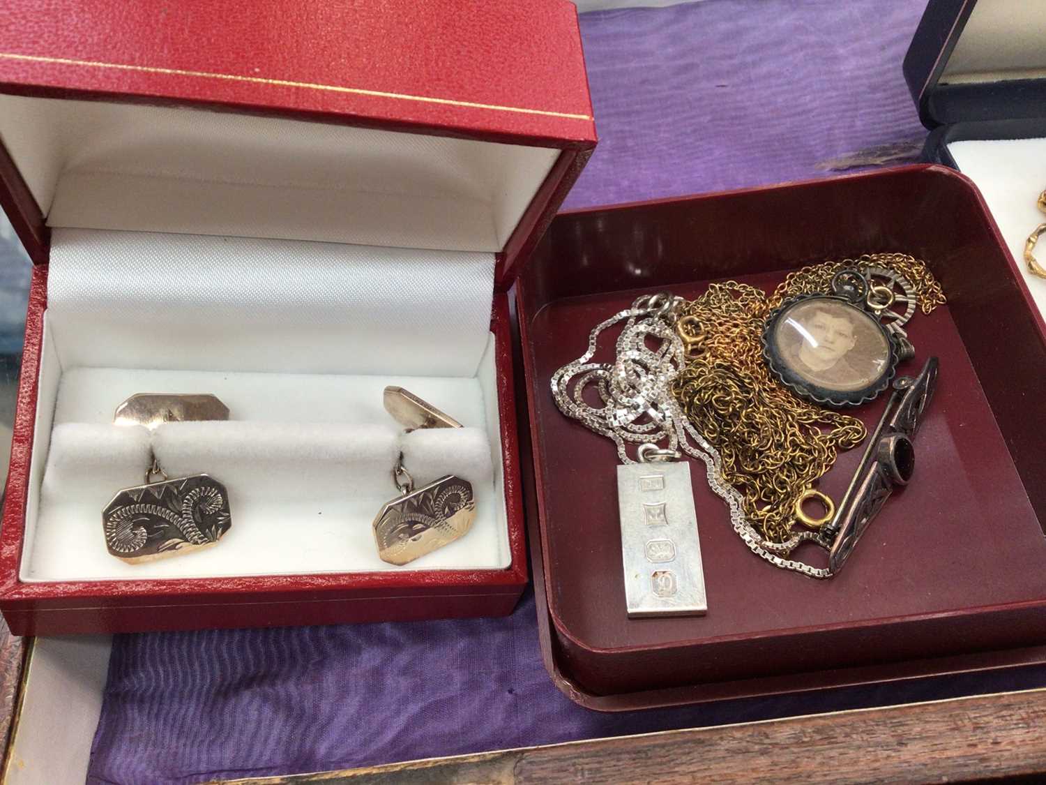 Wooden jewellery box containing costume jewellery, pair of silver cufflinks, silver ingot pendant on - Image 2 of 6